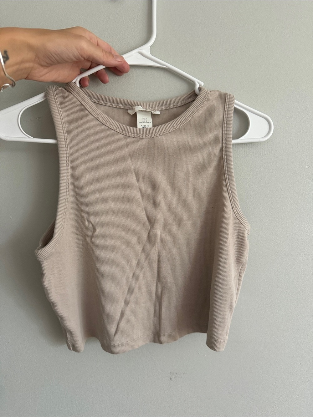 H&M beige crop top